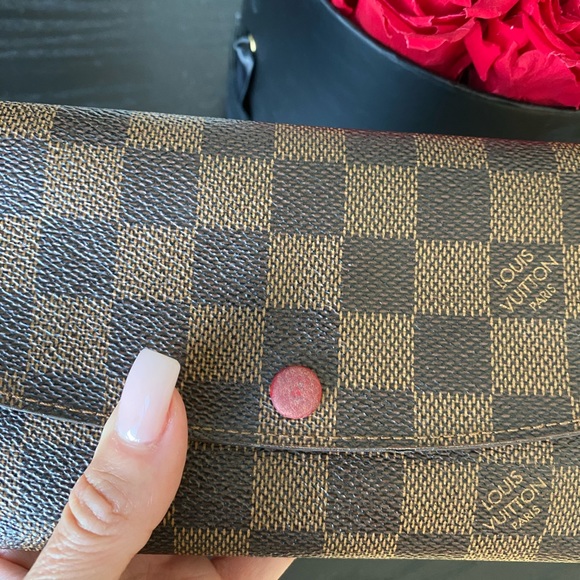 LOUIS VUITTON WALLET - Picture 2 of 10